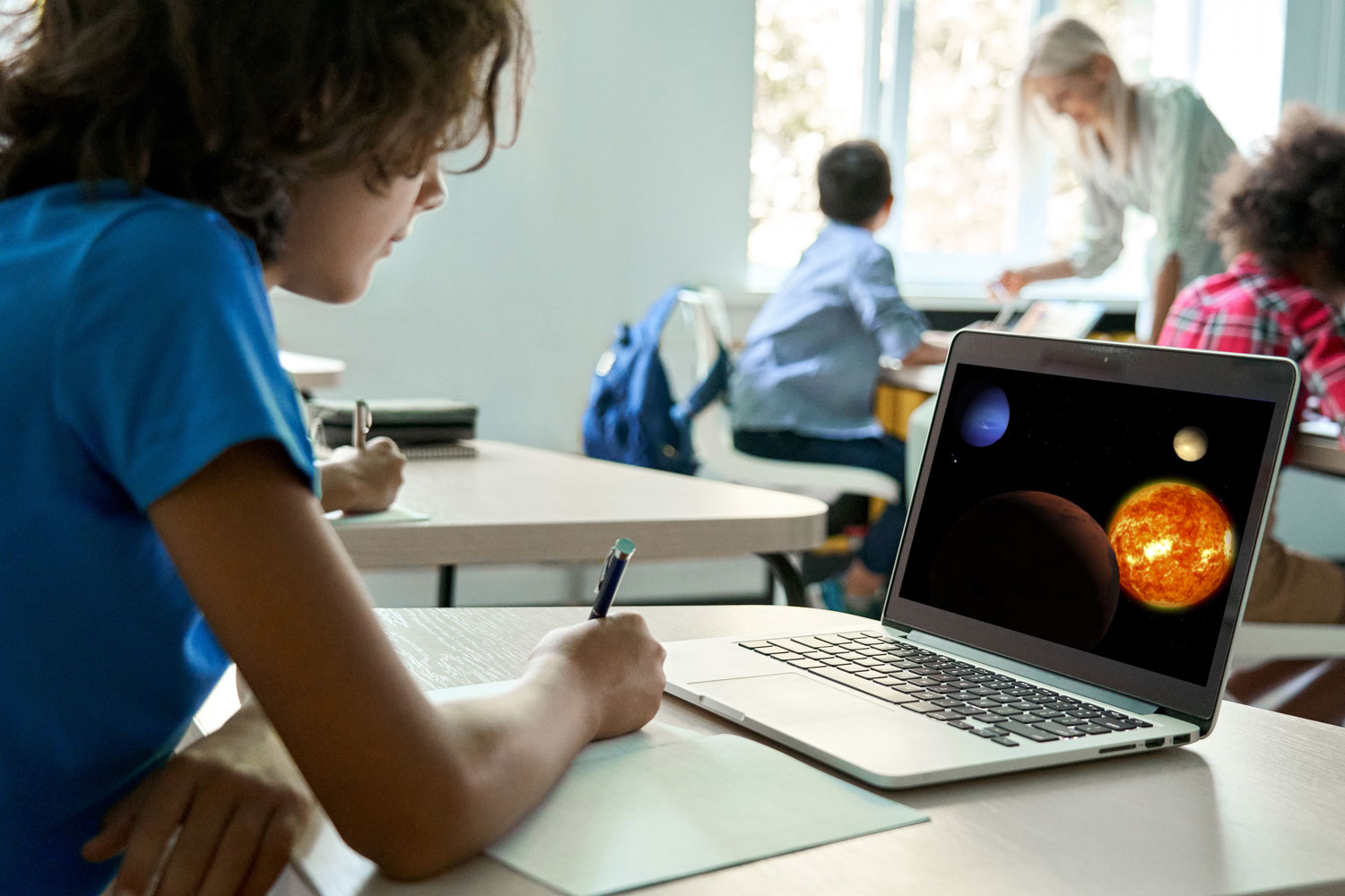 Student engaged in Anatomage's science lessons software, providing on-demand science learning.